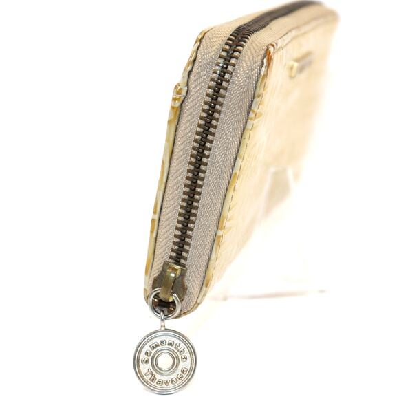 Samantha Thavasa Embossed Zip Wallet – Beige Patent Logo Print - Picture 3 of 8